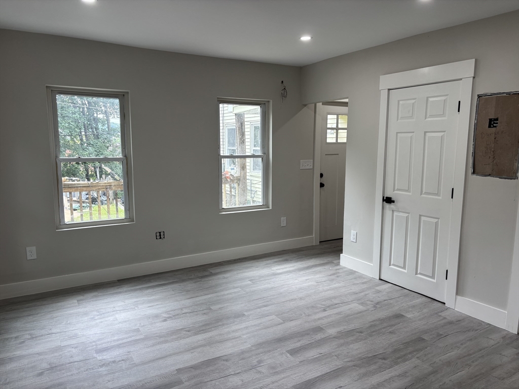 22 Pleasant St Property Photo 11