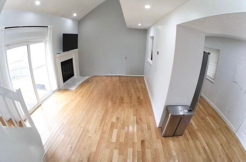 233 Lake St # D Property Photo 4