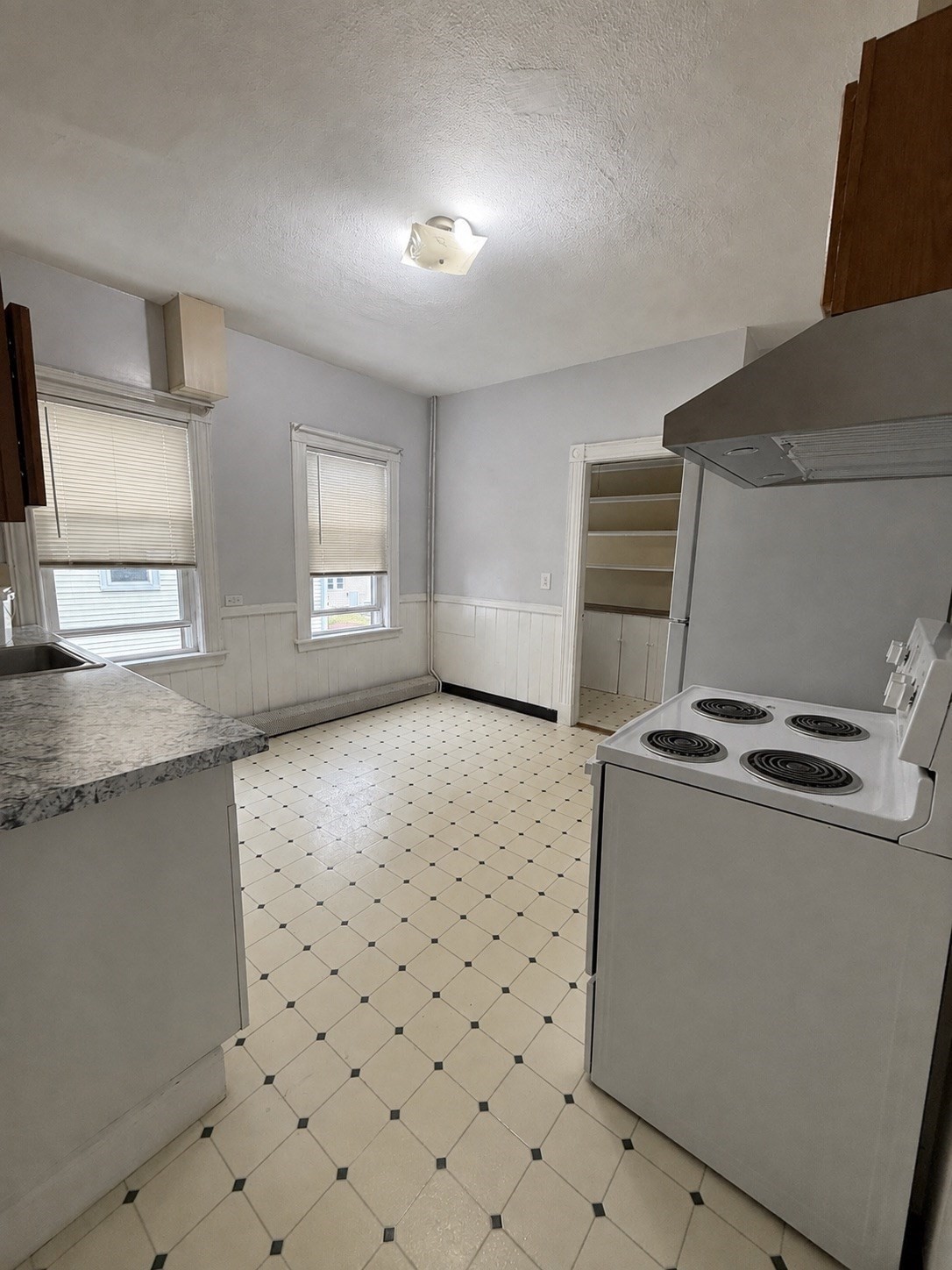 170 Safford St # 2 Property Photo 3