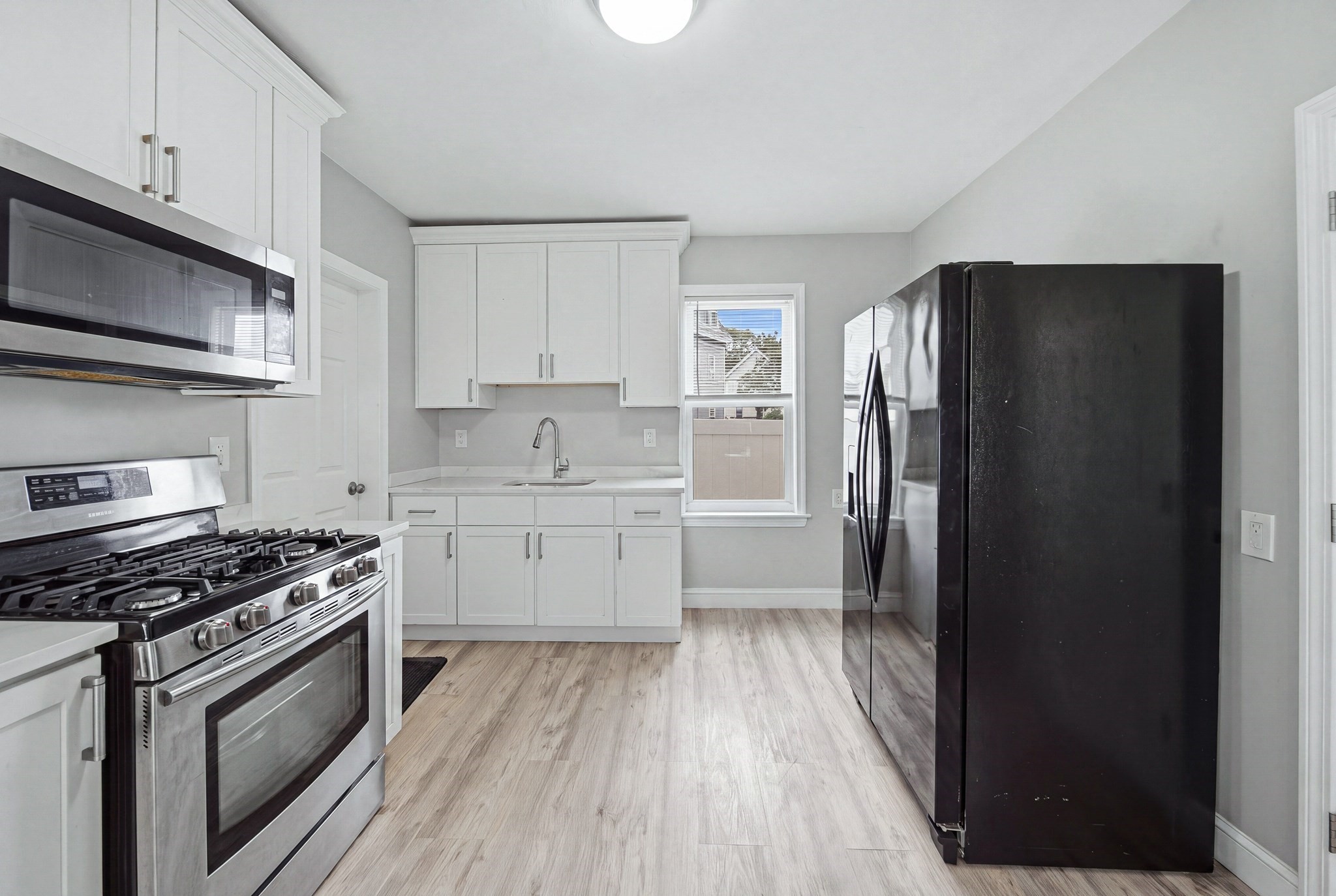 48 Washington St Property Photo 7