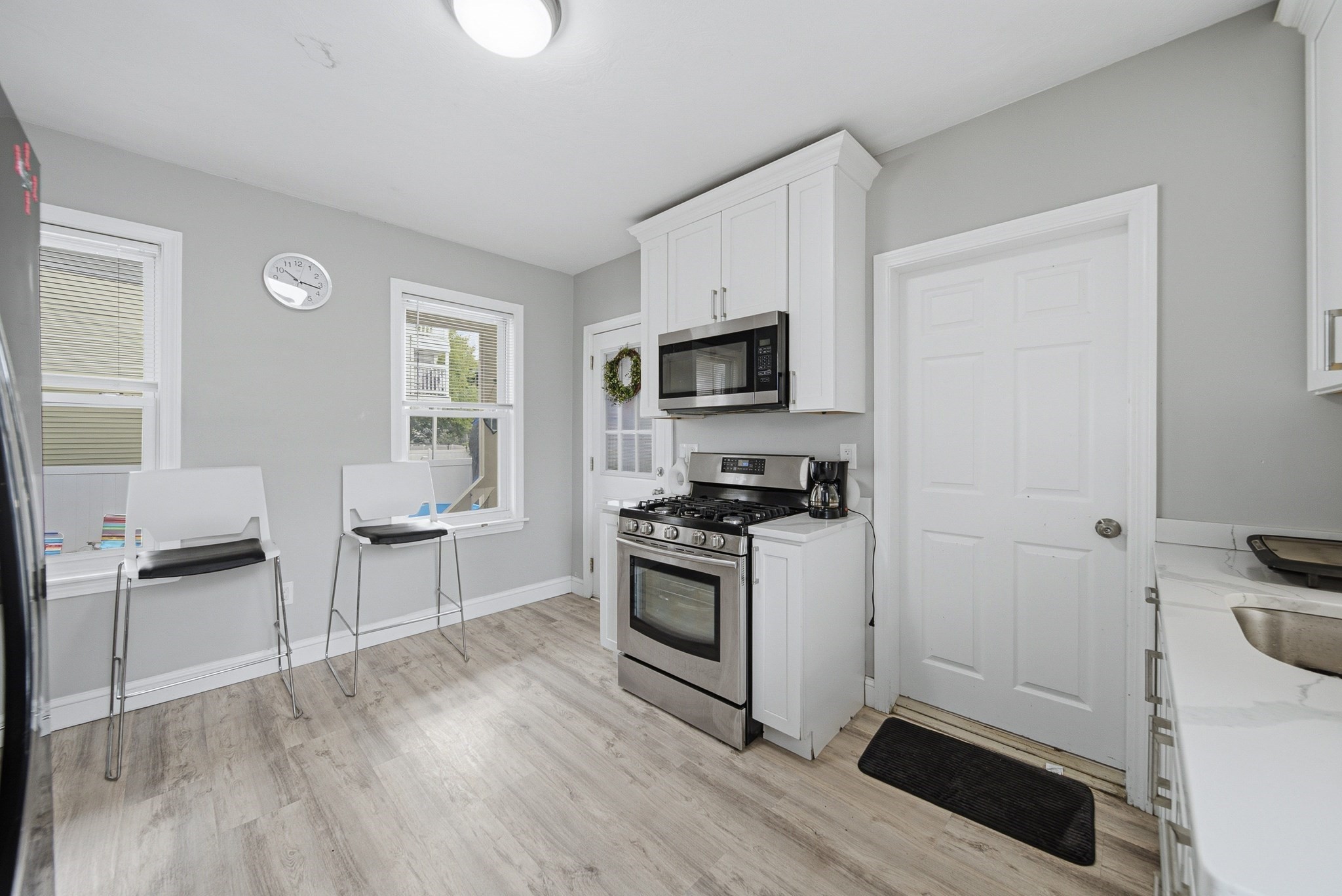 48 Washington St Property Photo 8