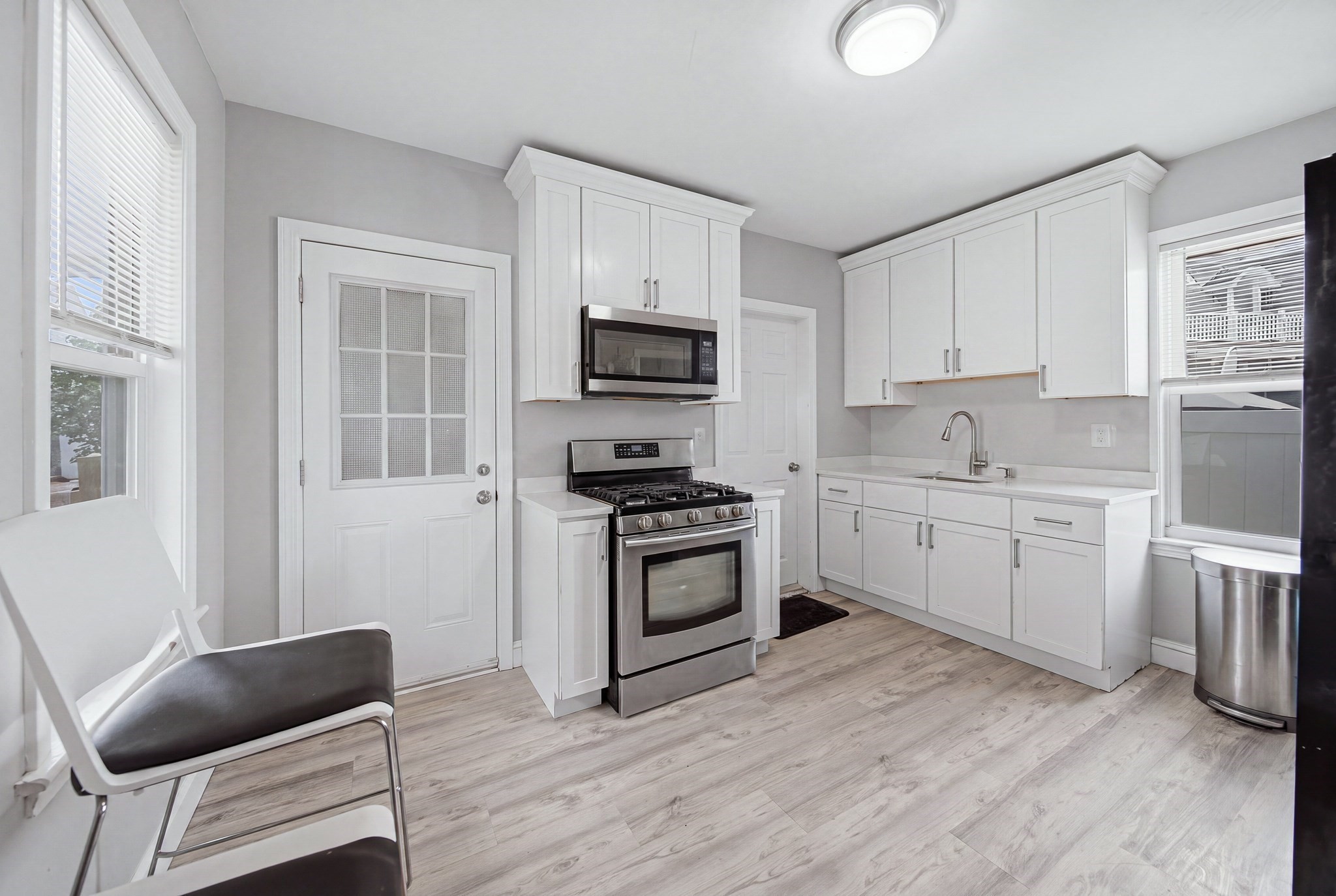 48 Washington St Property Photo 9