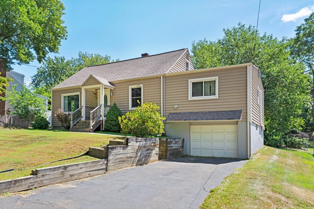 78 Laurie Ave Property Photo 1