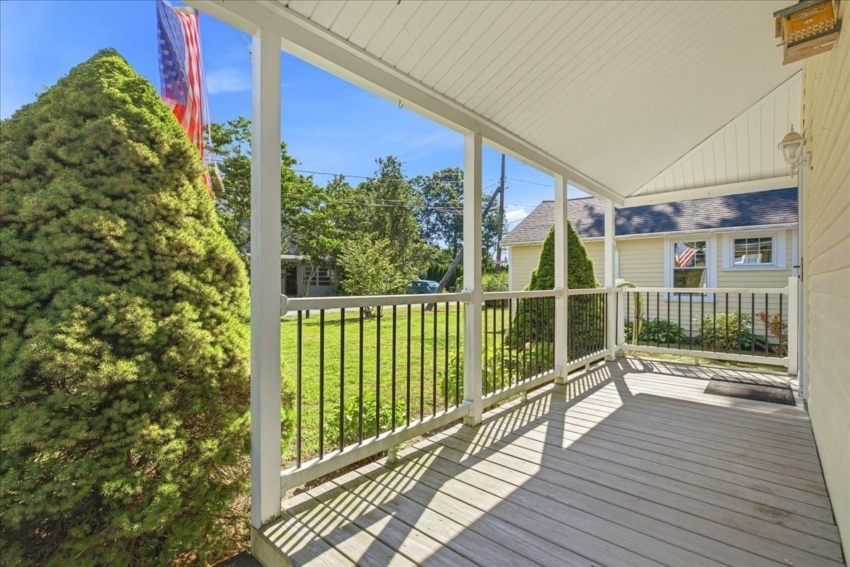 2 Bartlett Ave Property Photo 3