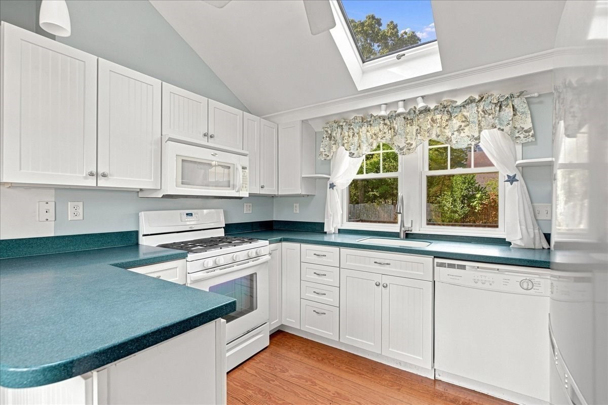 2 Bartlett Ave Property Photo 4