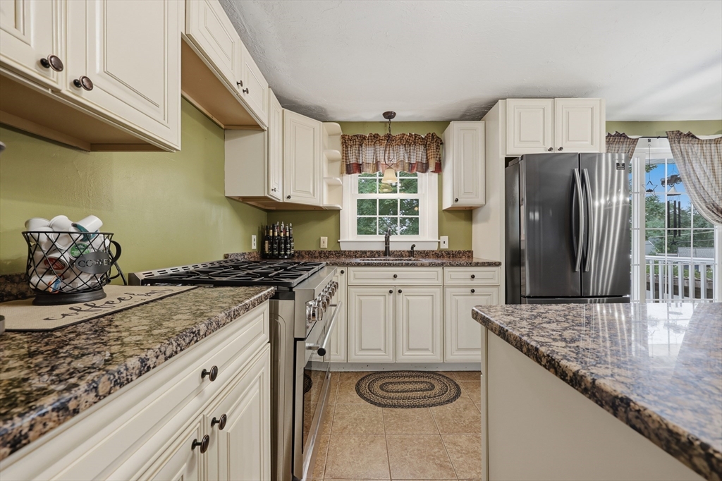 4 Olive Dr Property Photo 6