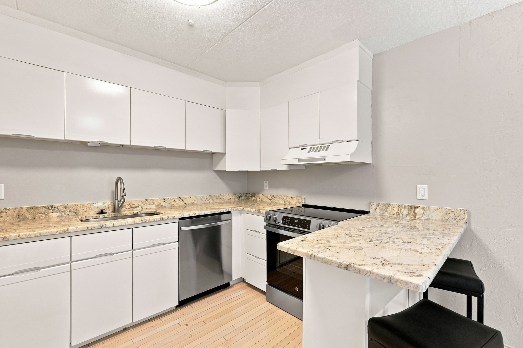 55 Tall Oaks Drive # L8 Property Photo 10