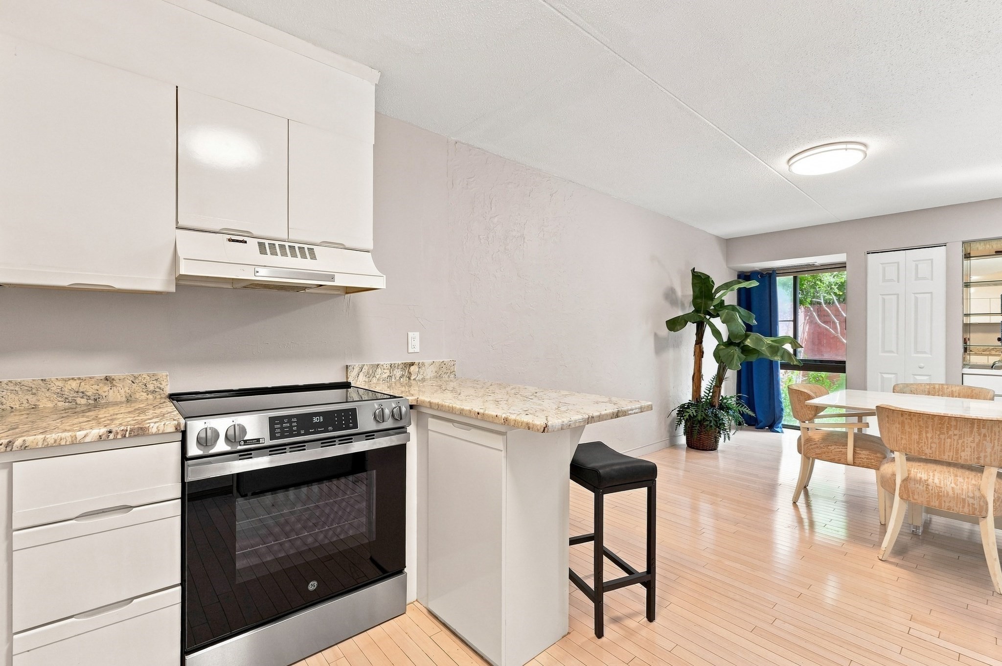 55 Tall Oaks Drive # L8 Property Photo 11