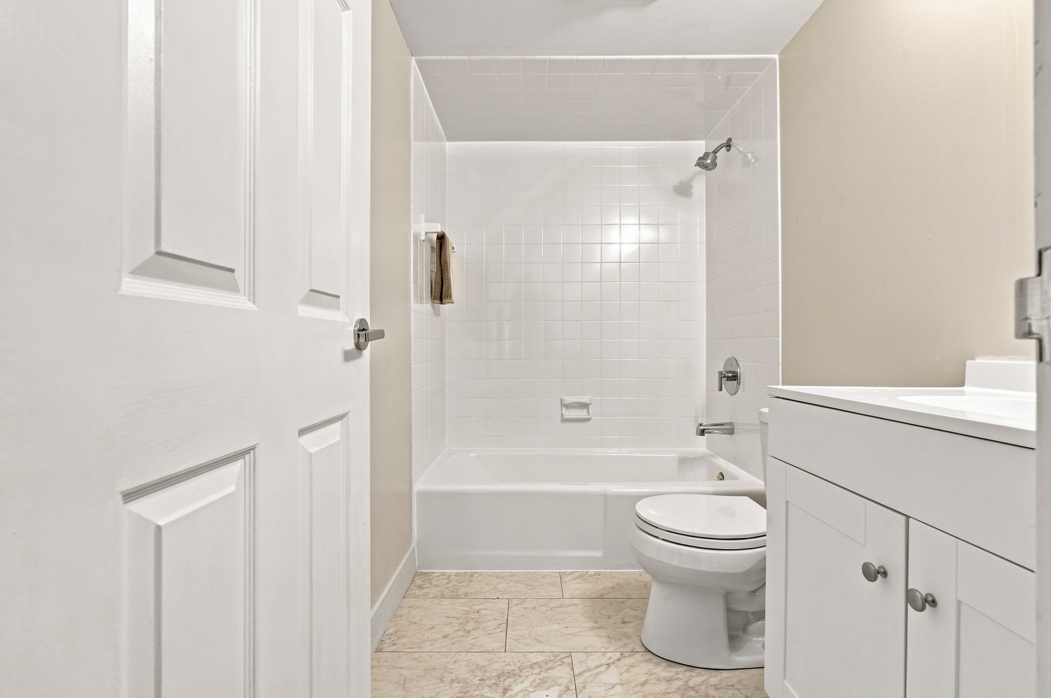 55 Tall Oaks Drive # L8 Property Photo 23
