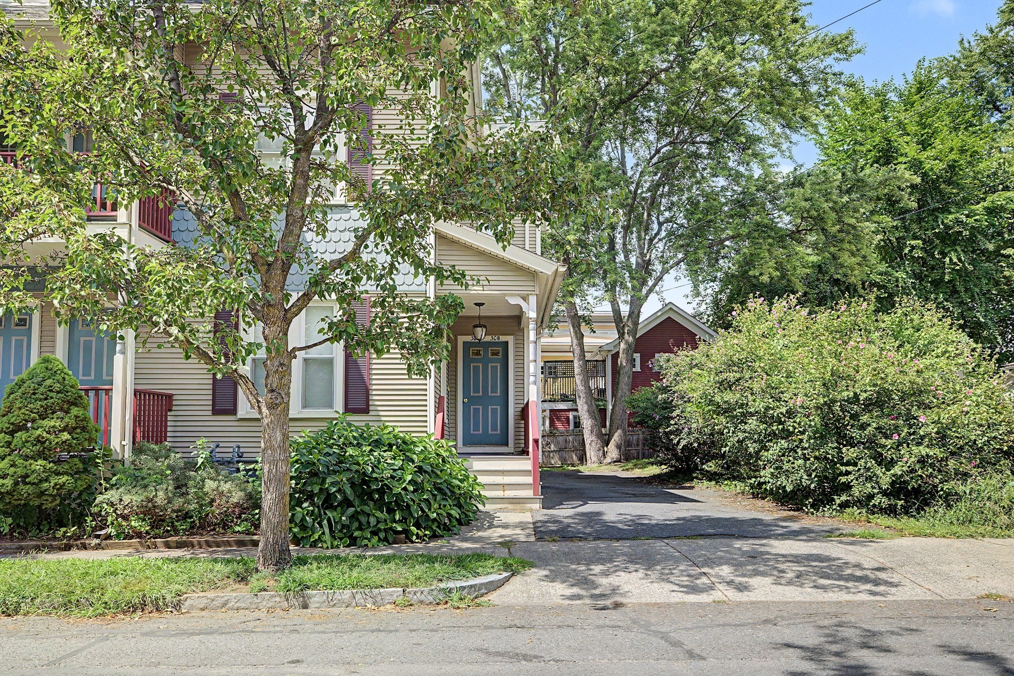 30 Graves Avenue # A Property Photo 4