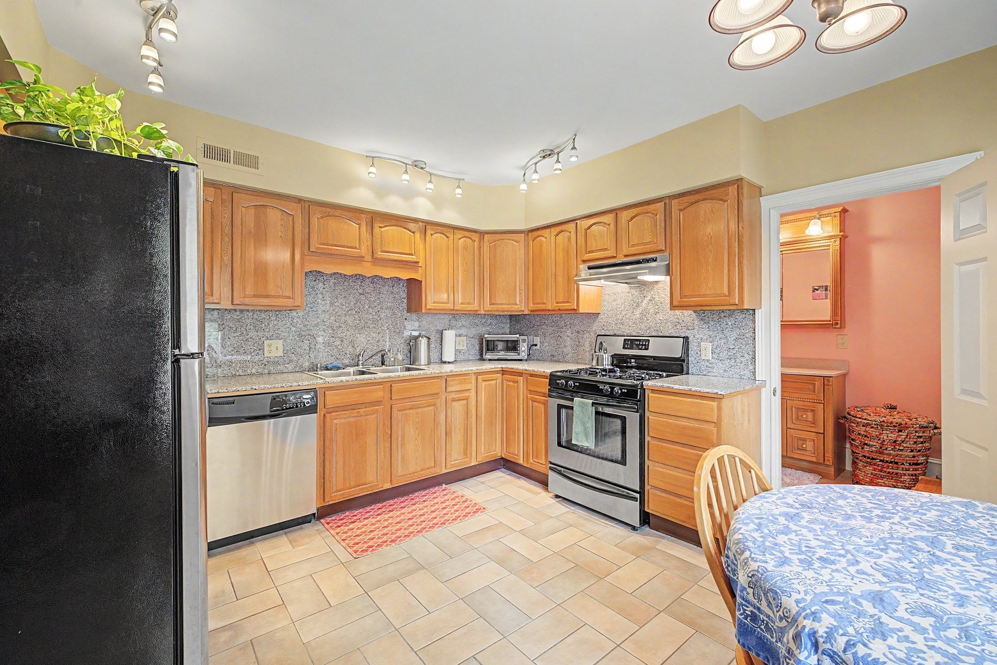 30 Graves Avenue # A Property Photo 14