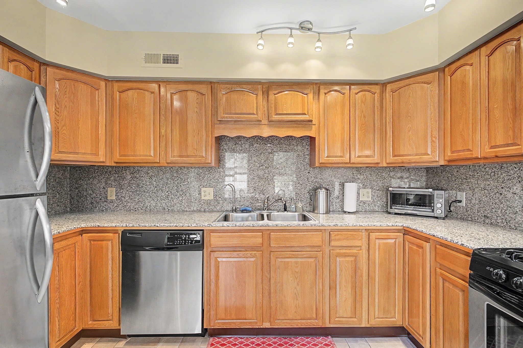 30 Graves Avenue # A Property Photo 16