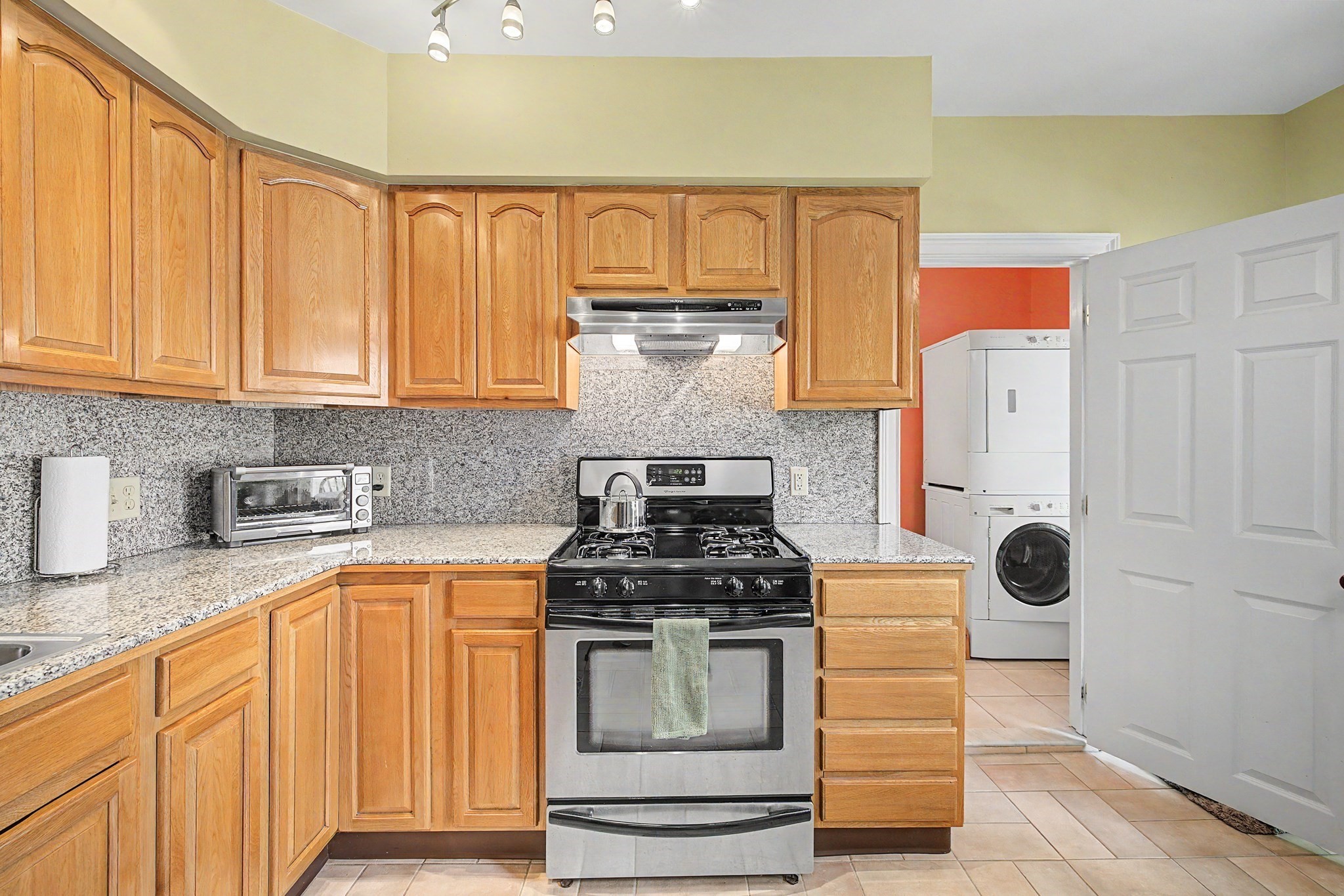 30 Graves Avenue # A Property Photo 17