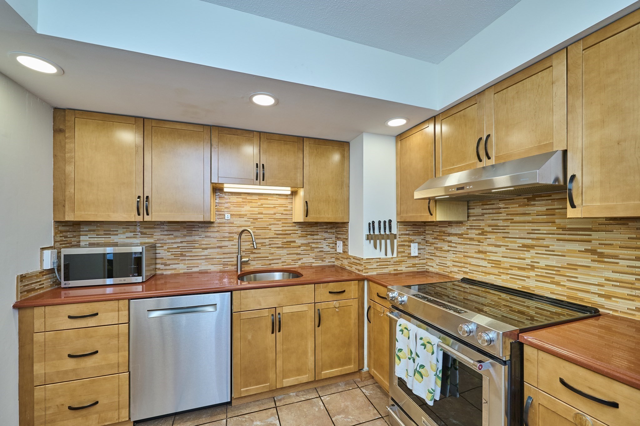 250 Hammond Pond Parkway # 609s Property Photo 9
