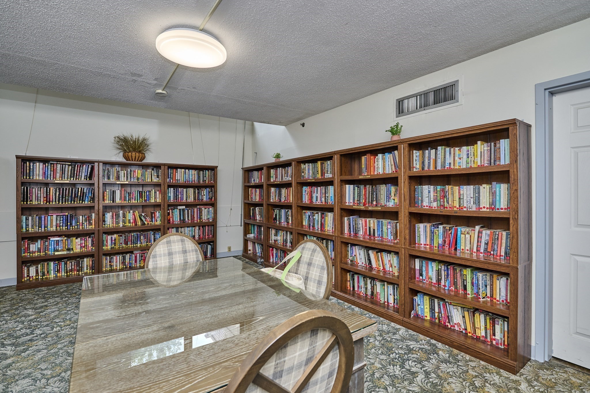 250 Hammond Pond Parkway # 609s Property Photo 21