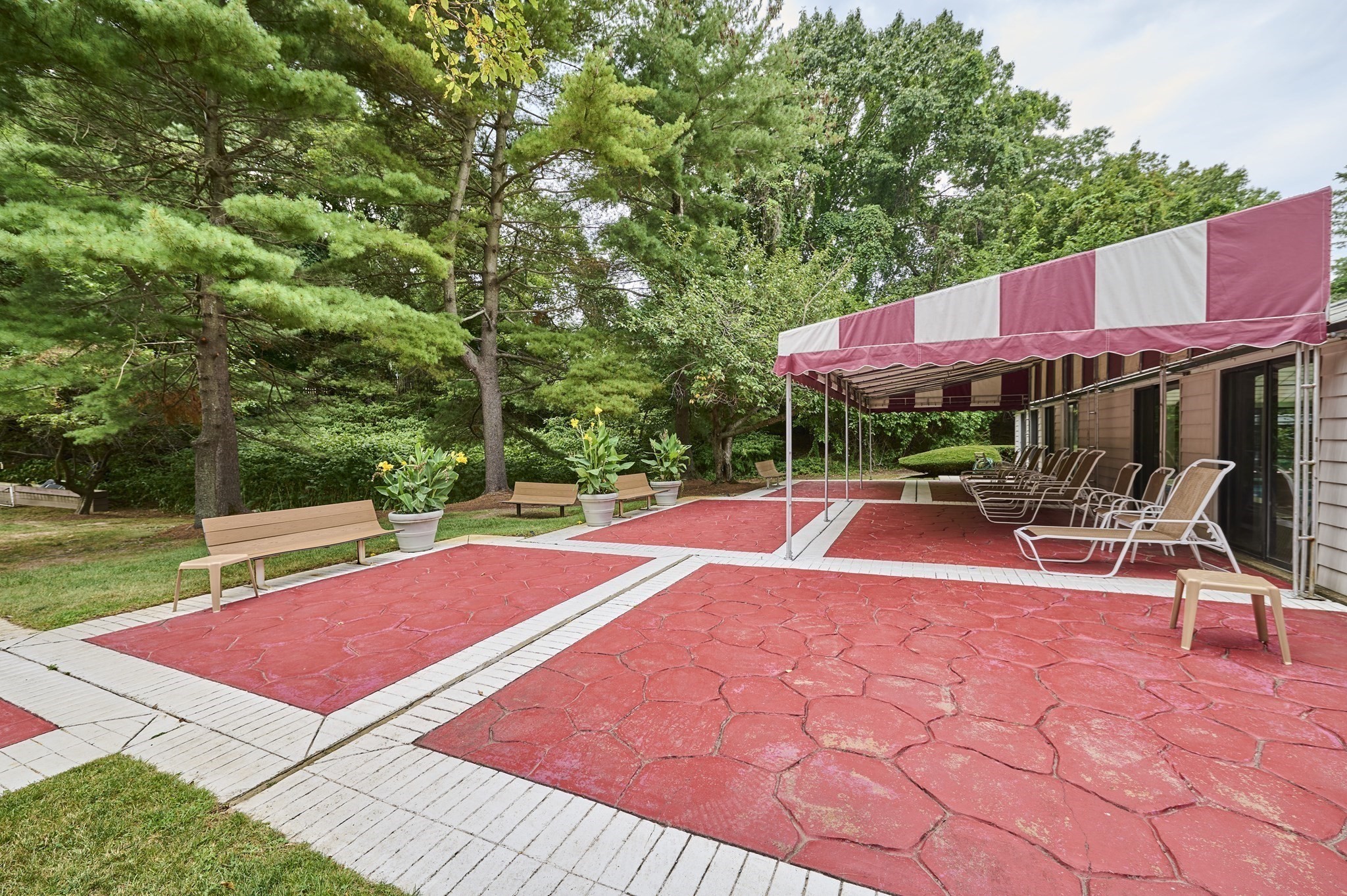 250 Hammond Pond Parkway # 609s Property Photo 28