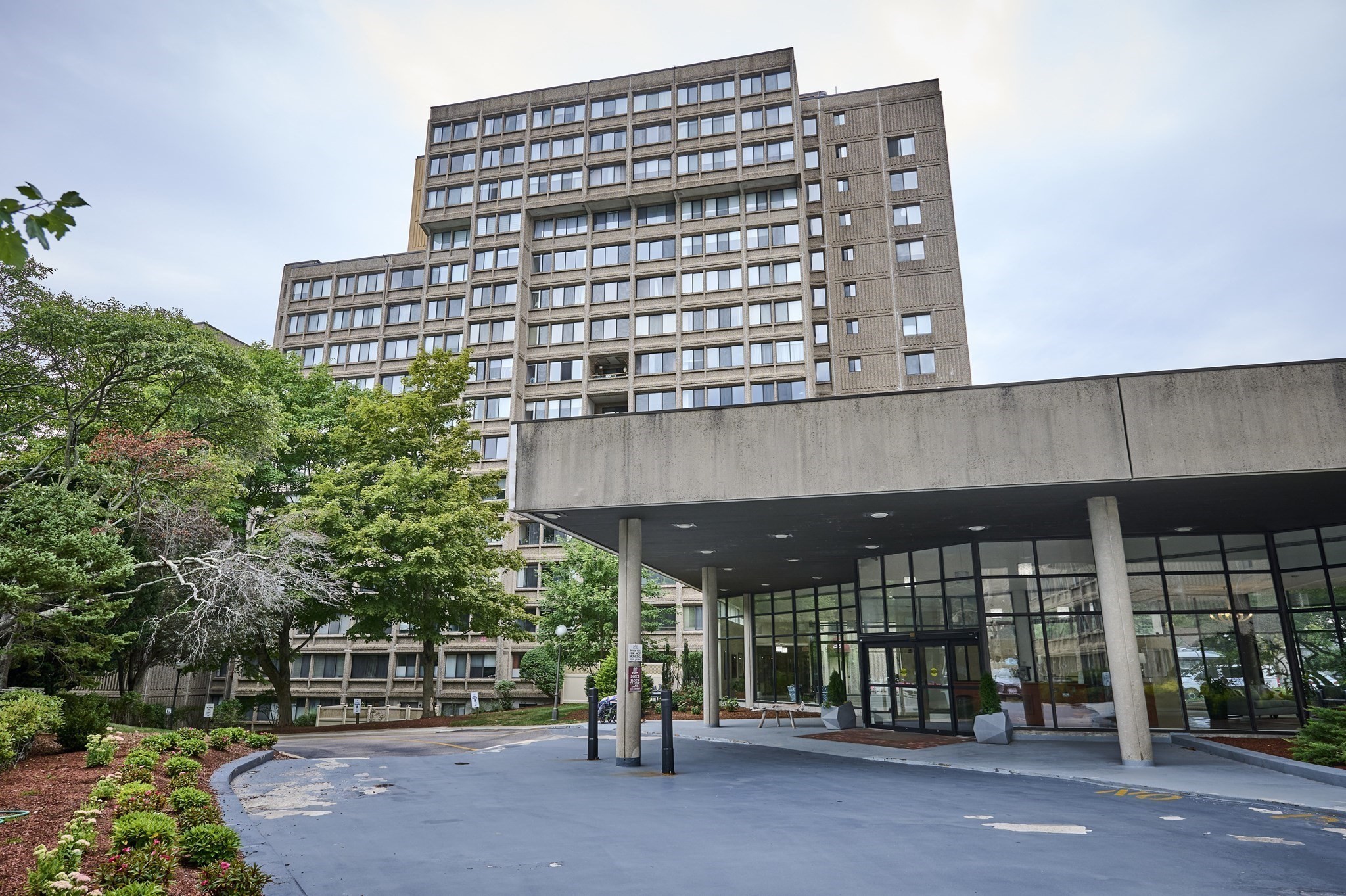 250 Hammond Pond Parkway # 609s Property Photo 30
