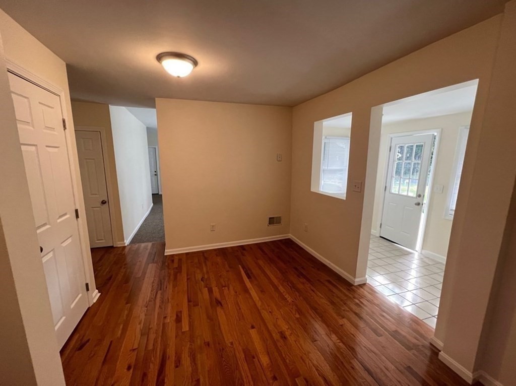 7 Gove Rd # A Property Photo 4