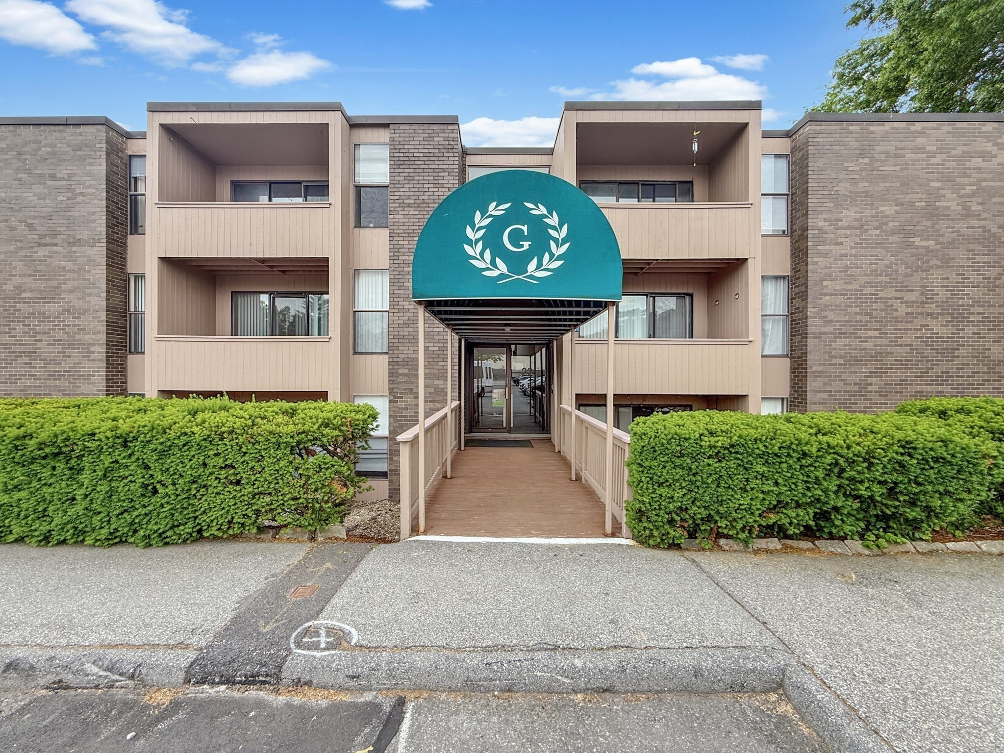 22 Shrewsbury Green Dr # I Property Photo 1