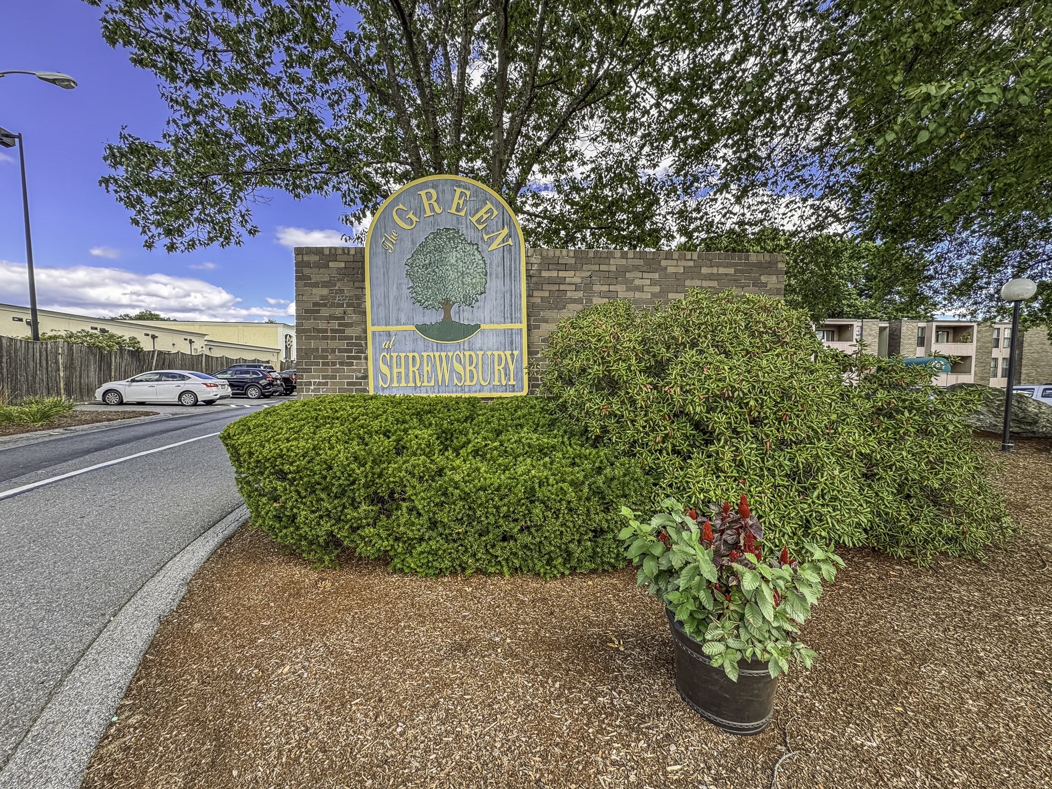 2 Shrewsbury Green Dr # J Property Photo 2