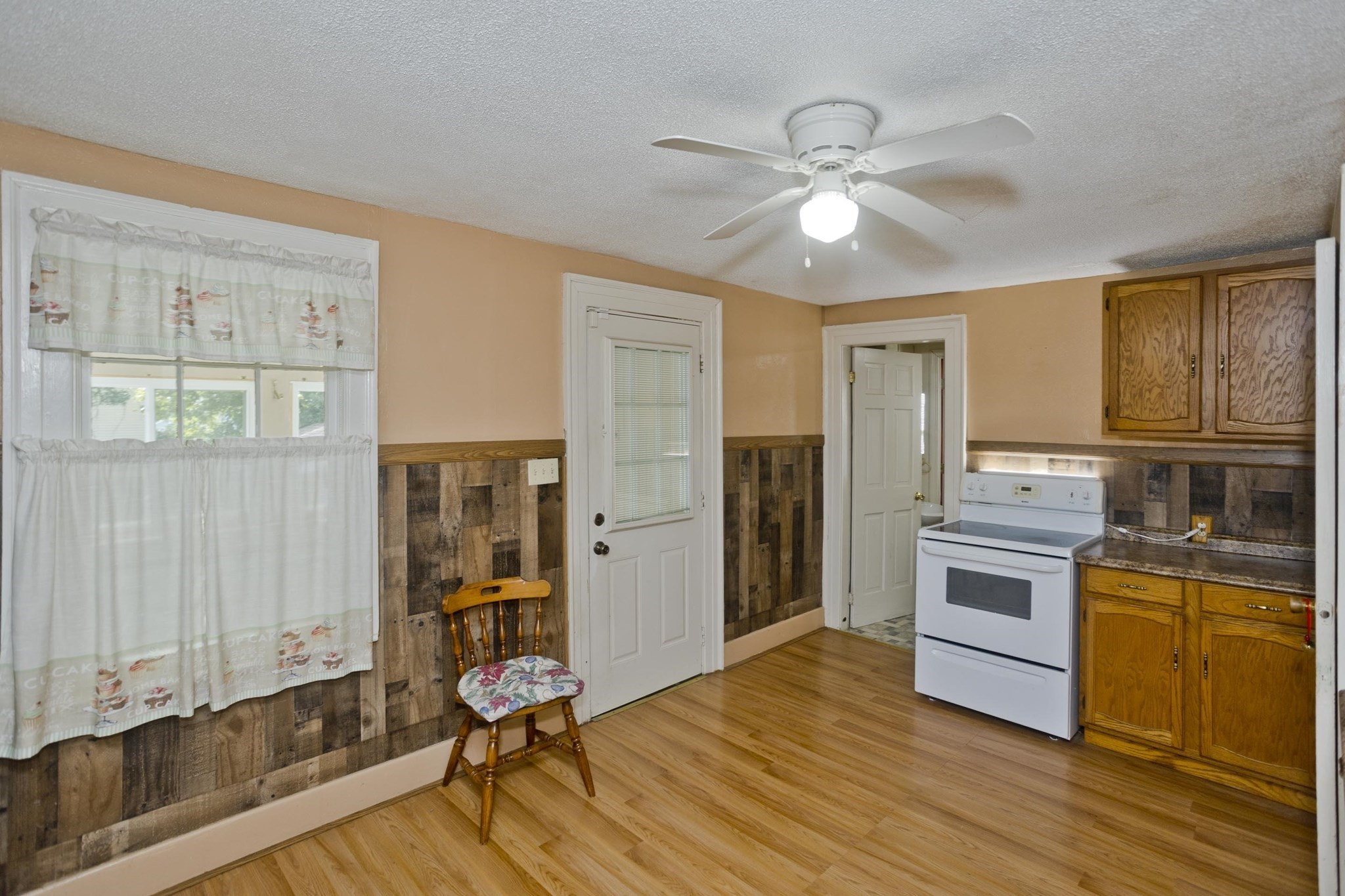 86 Laurence Property Photo 3