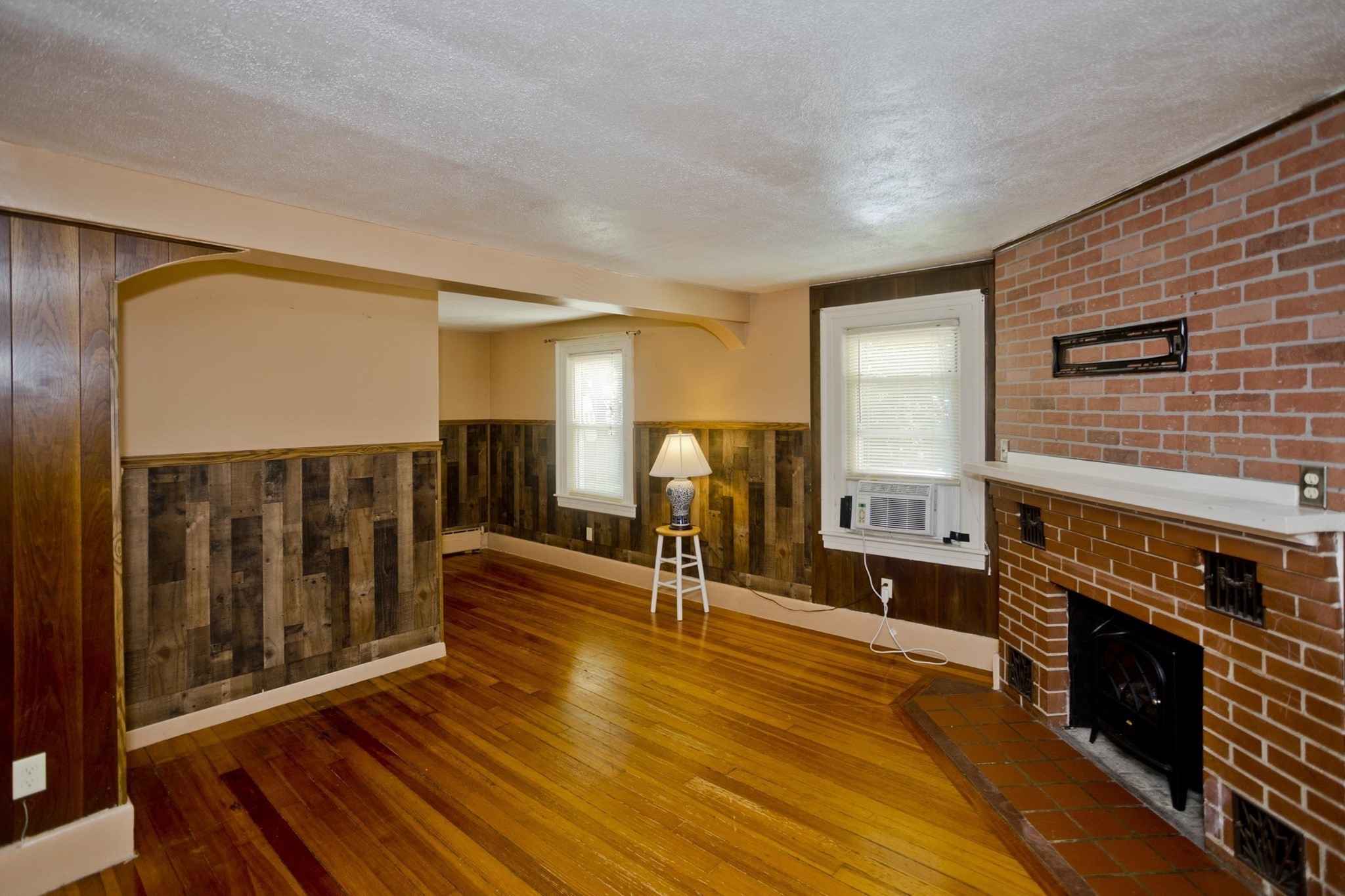 86 Laurence Property Photo 6