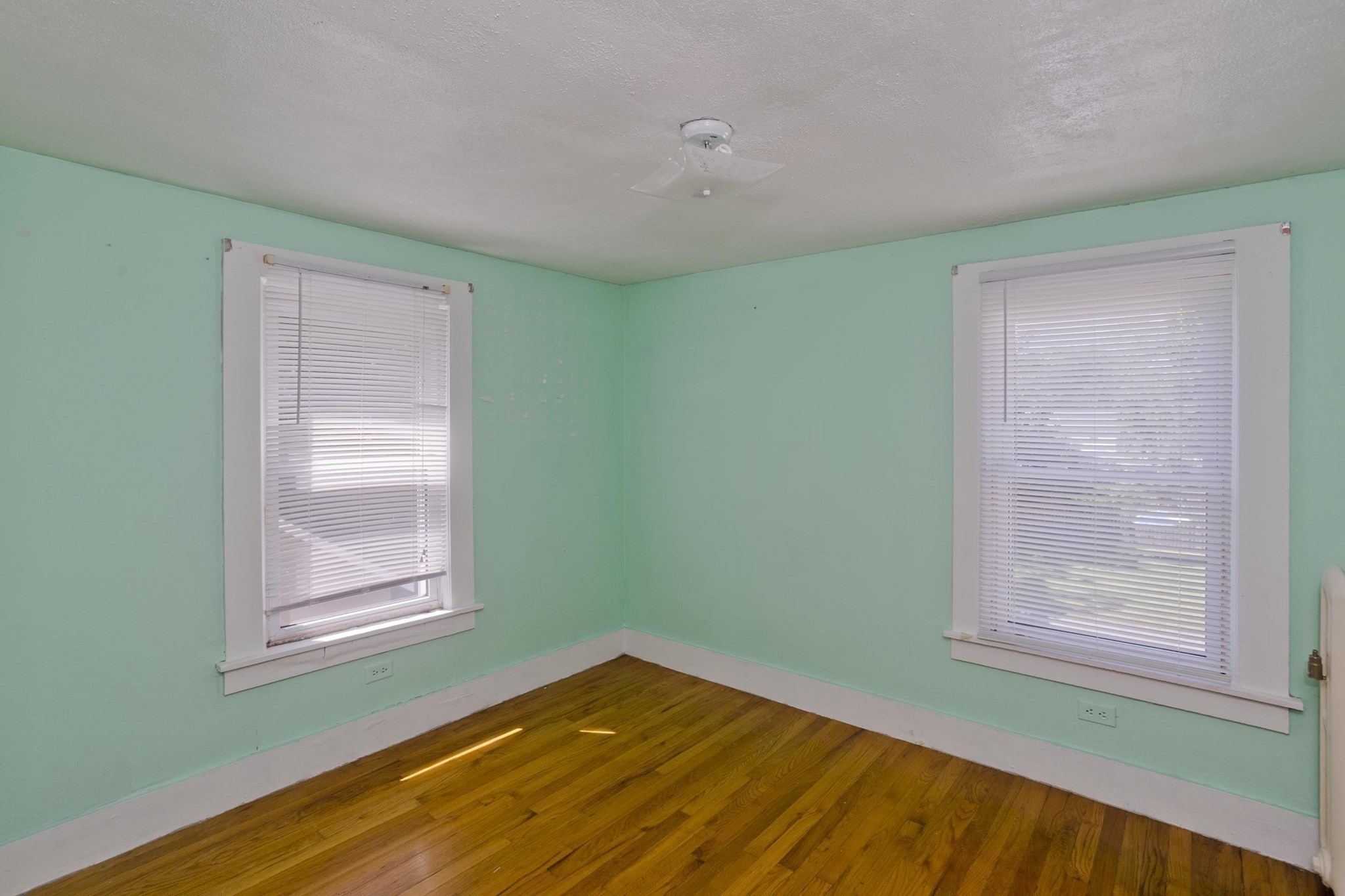 86 Laurence Property Photo 18