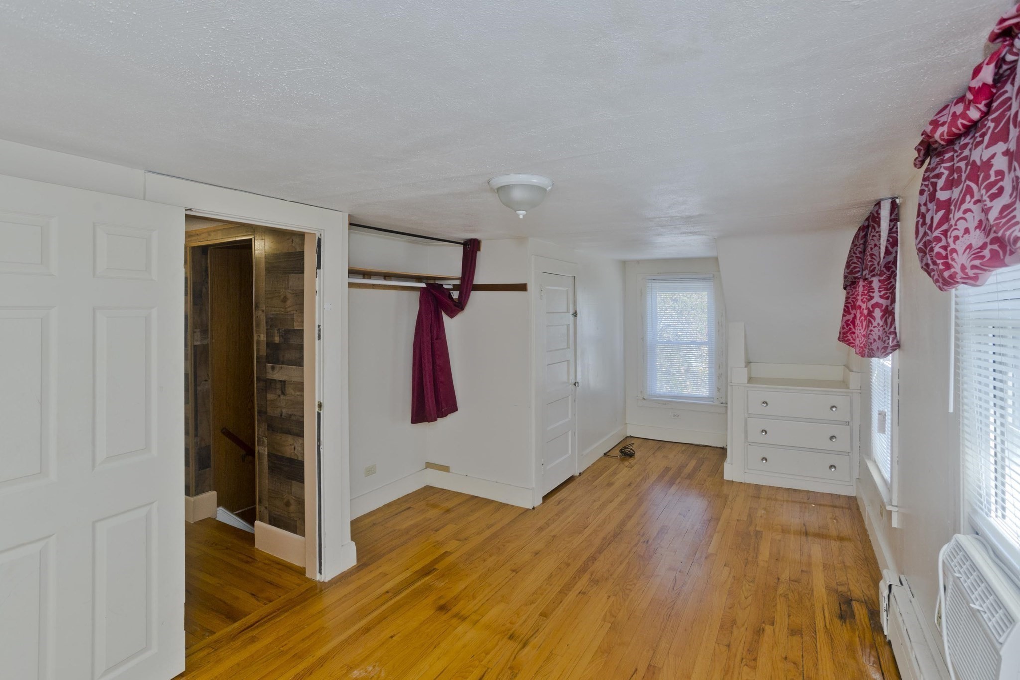 86 Laurence Property Photo 22