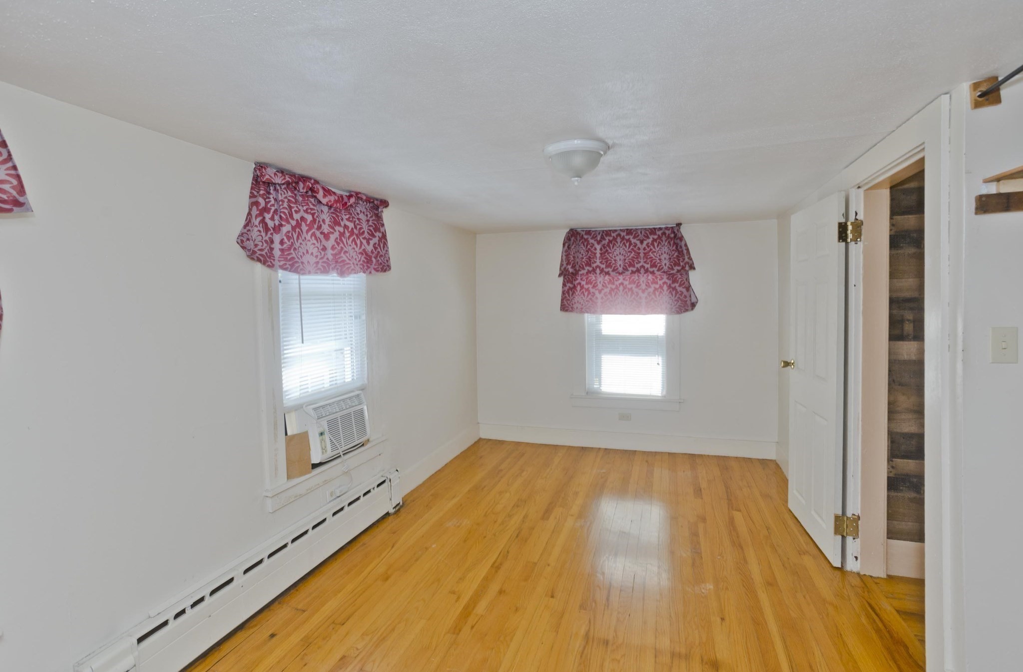86 Laurence Property Photo 24