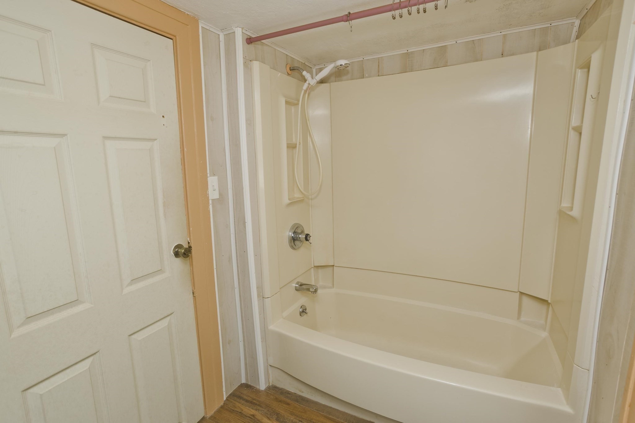 86 Laurence Property Photo 26
