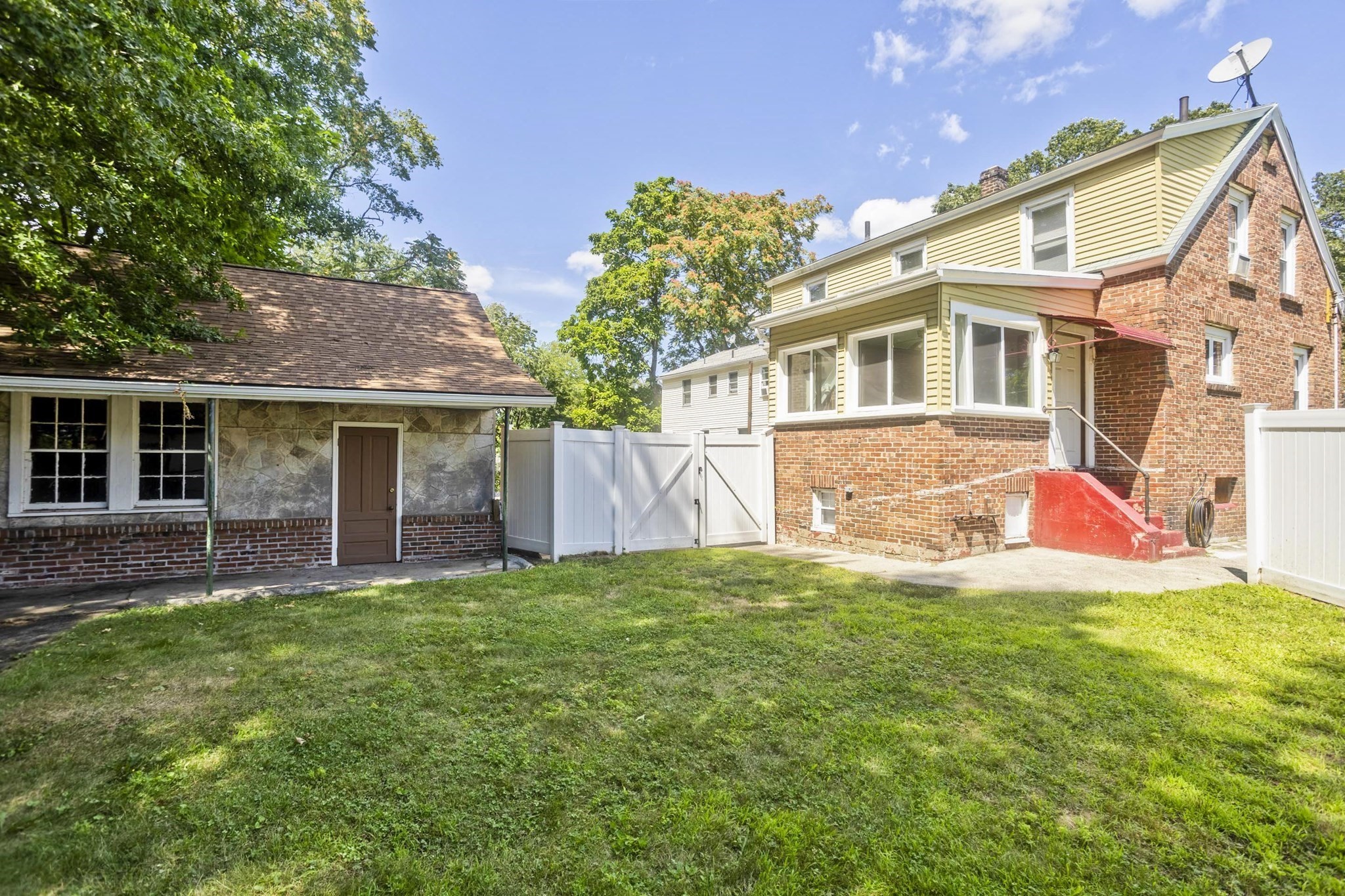 86 Laurence Property Photo 38
