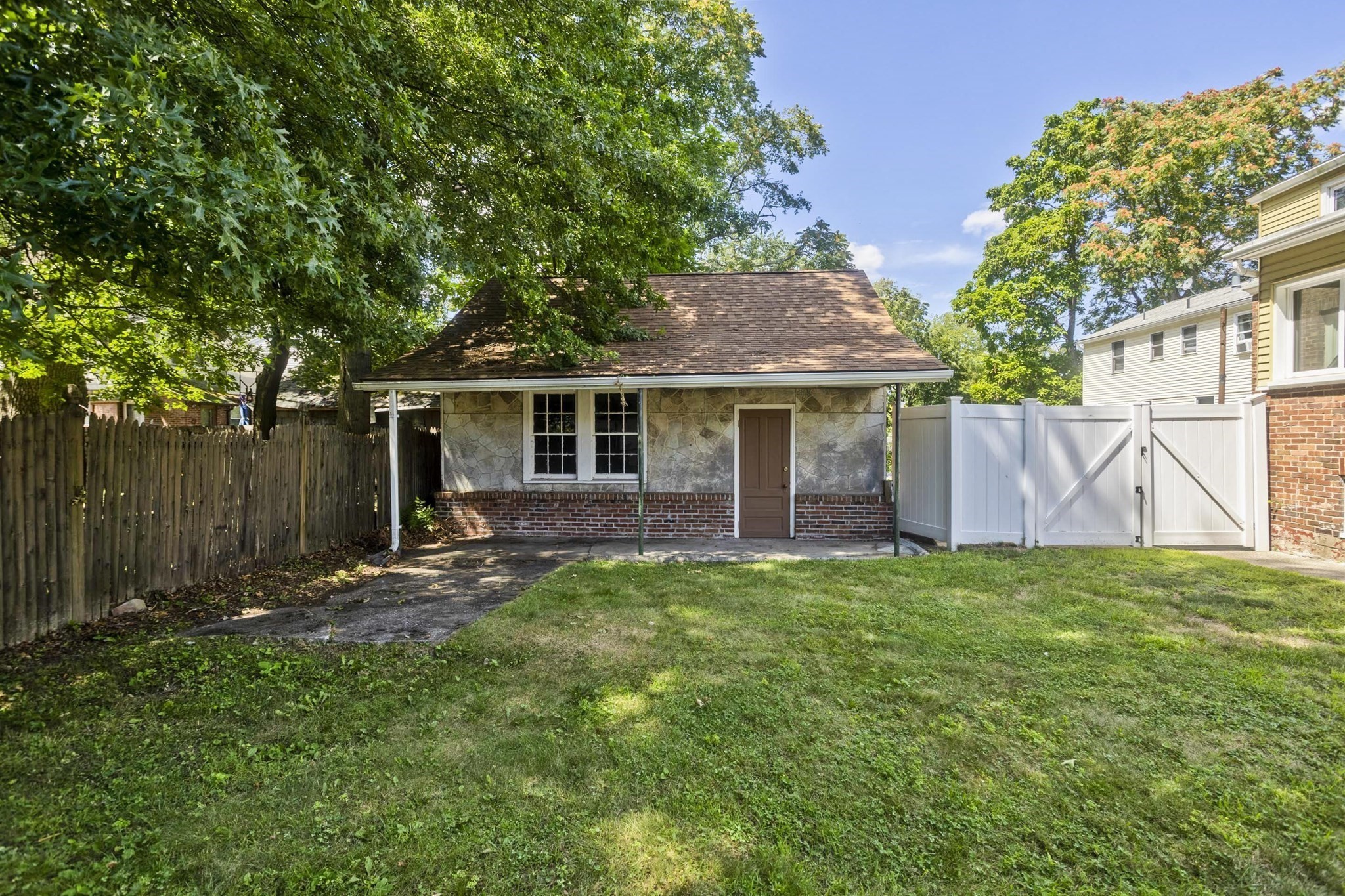 86 Laurence Property Photo 39