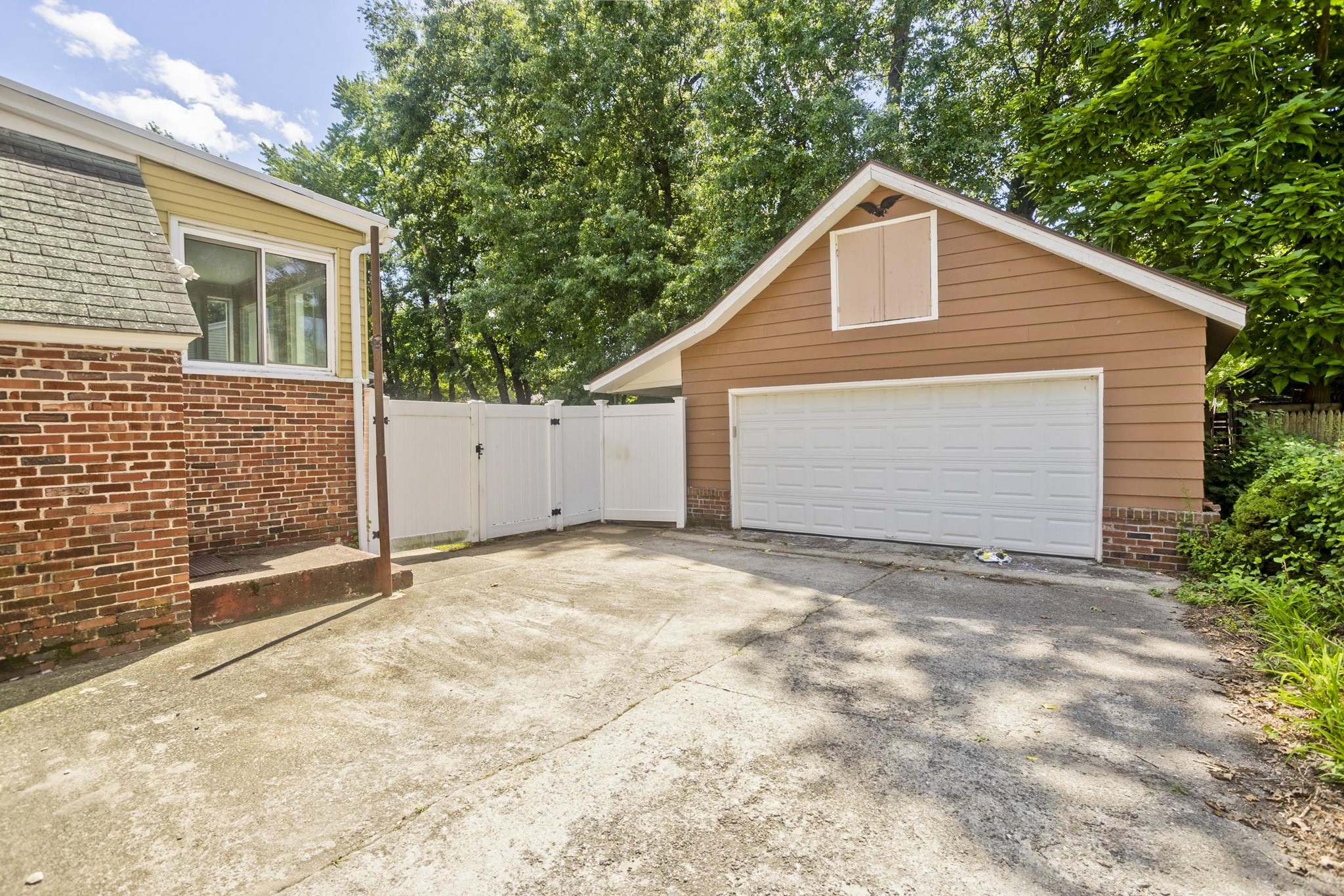 86 Laurence Property Photo 42