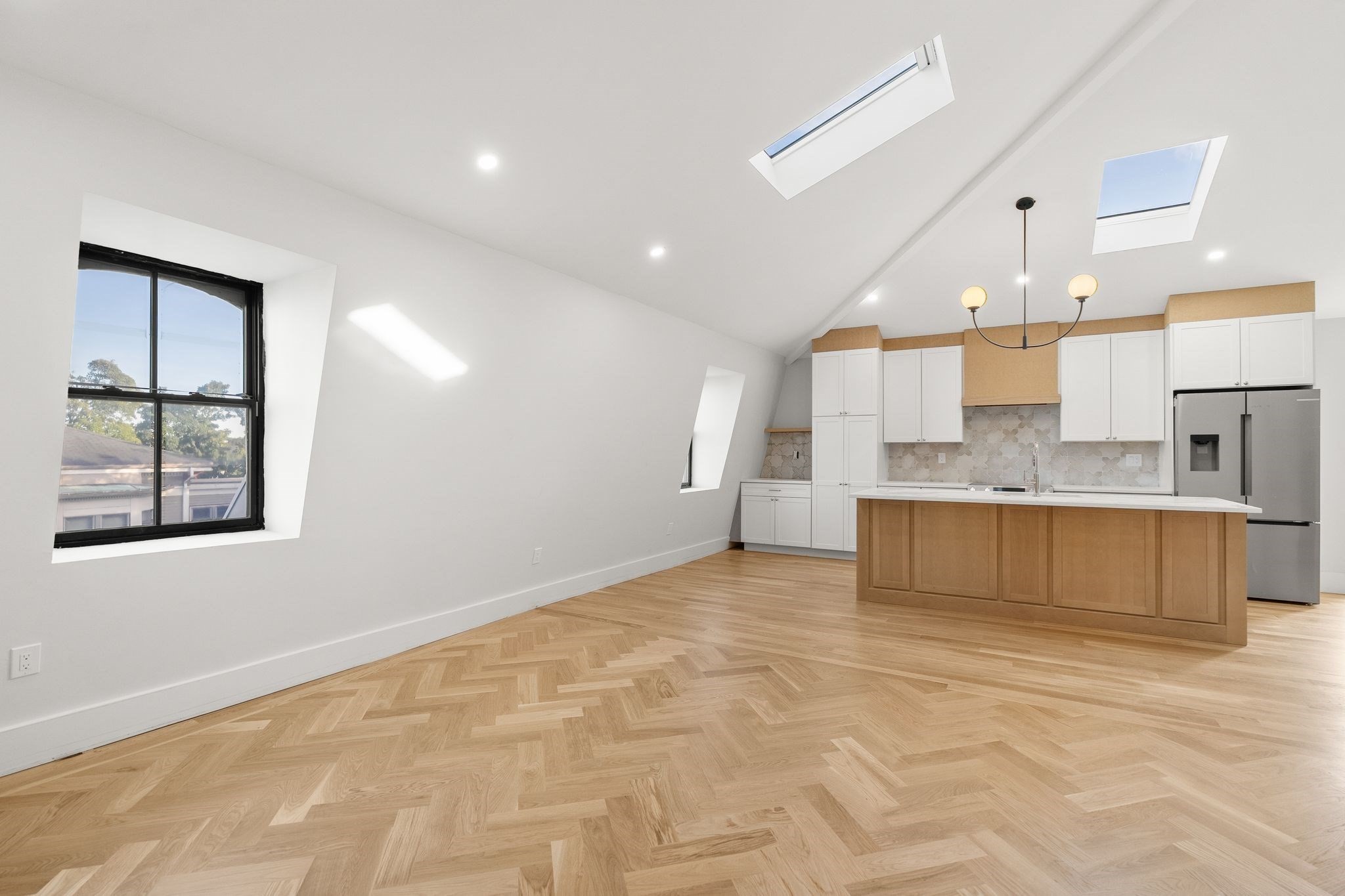 93 Moreland Street # 4 Property Photo 2