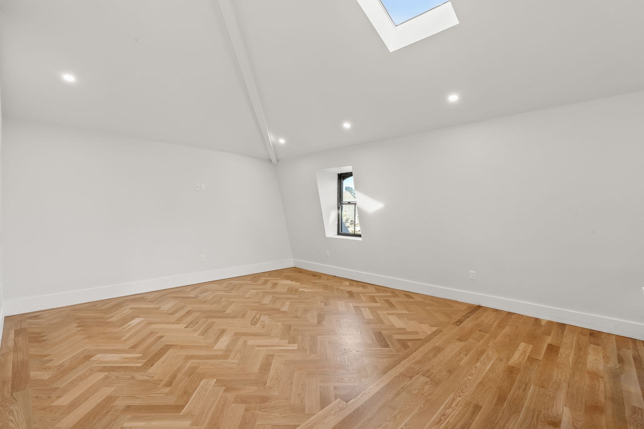 93 Moreland Street # 4 Property Photo 3