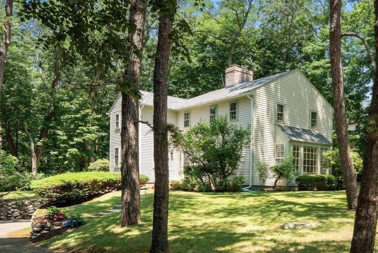 41 Locust Ave Property Photo 1