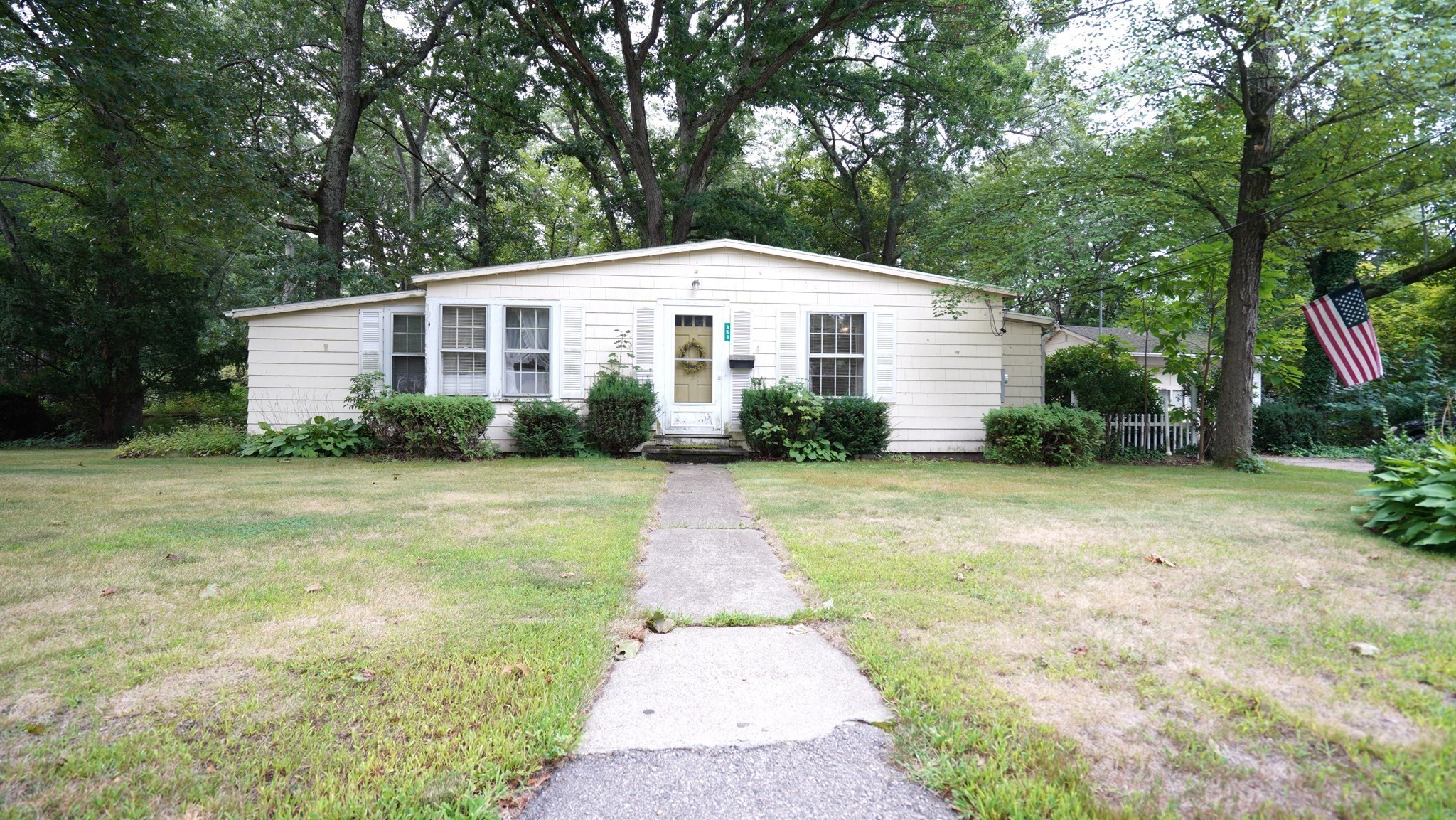 351 Towne St Property Photo 1