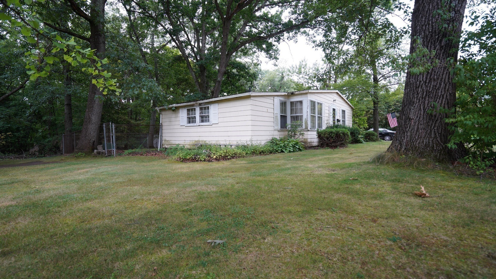 351 Towne St Property Photo 2