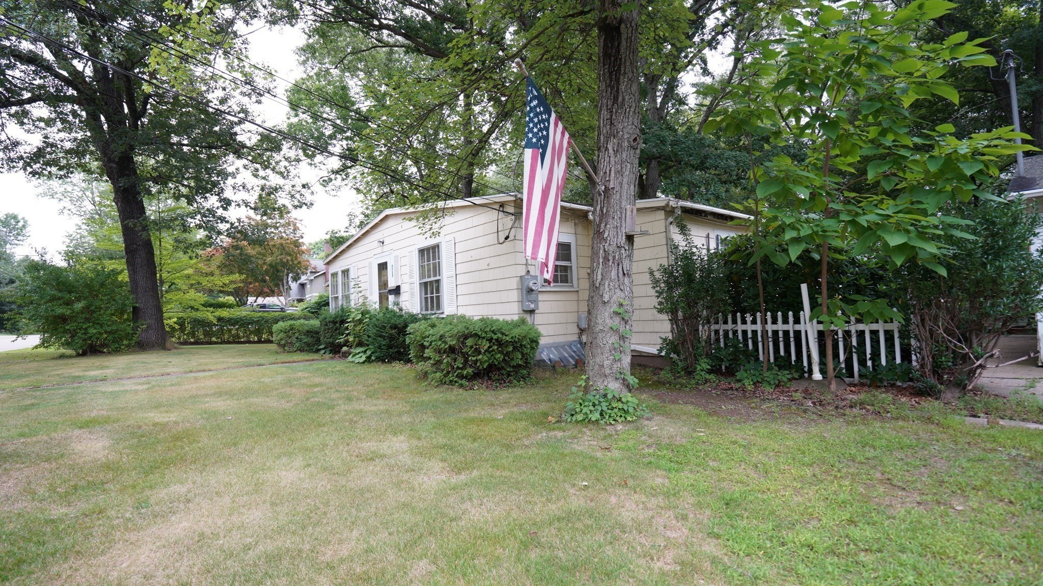 351 Towne St Property Photo 3