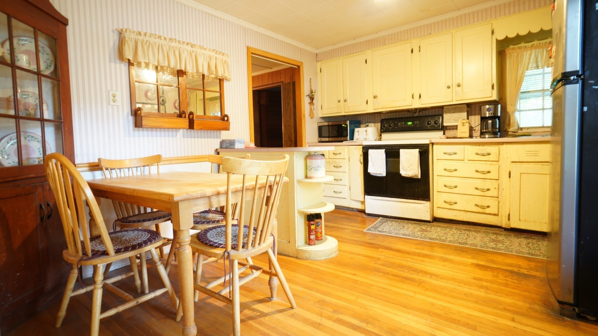 351 Towne St Property Photo 6