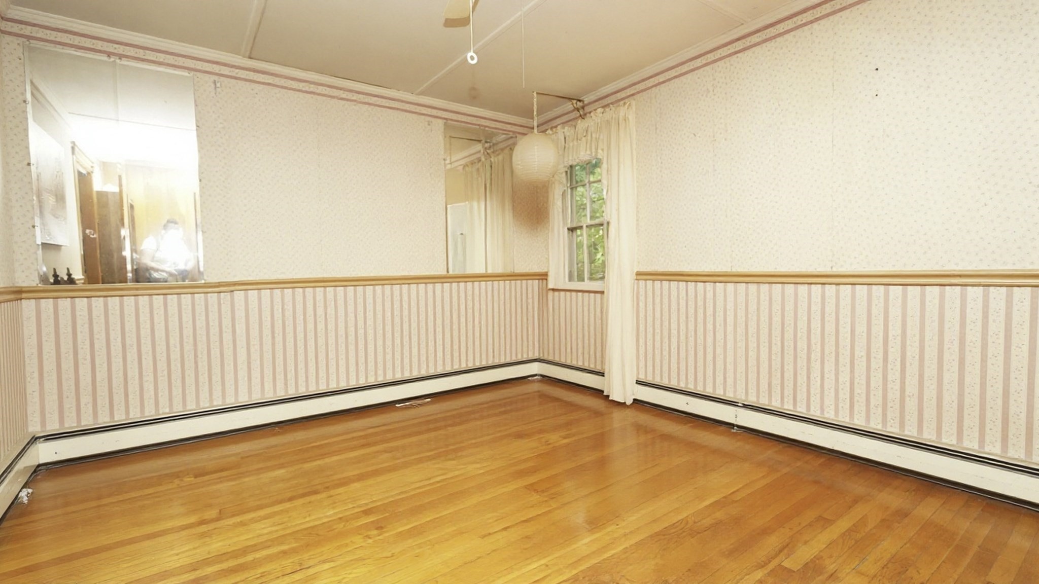 351 Towne St Property Photo 8