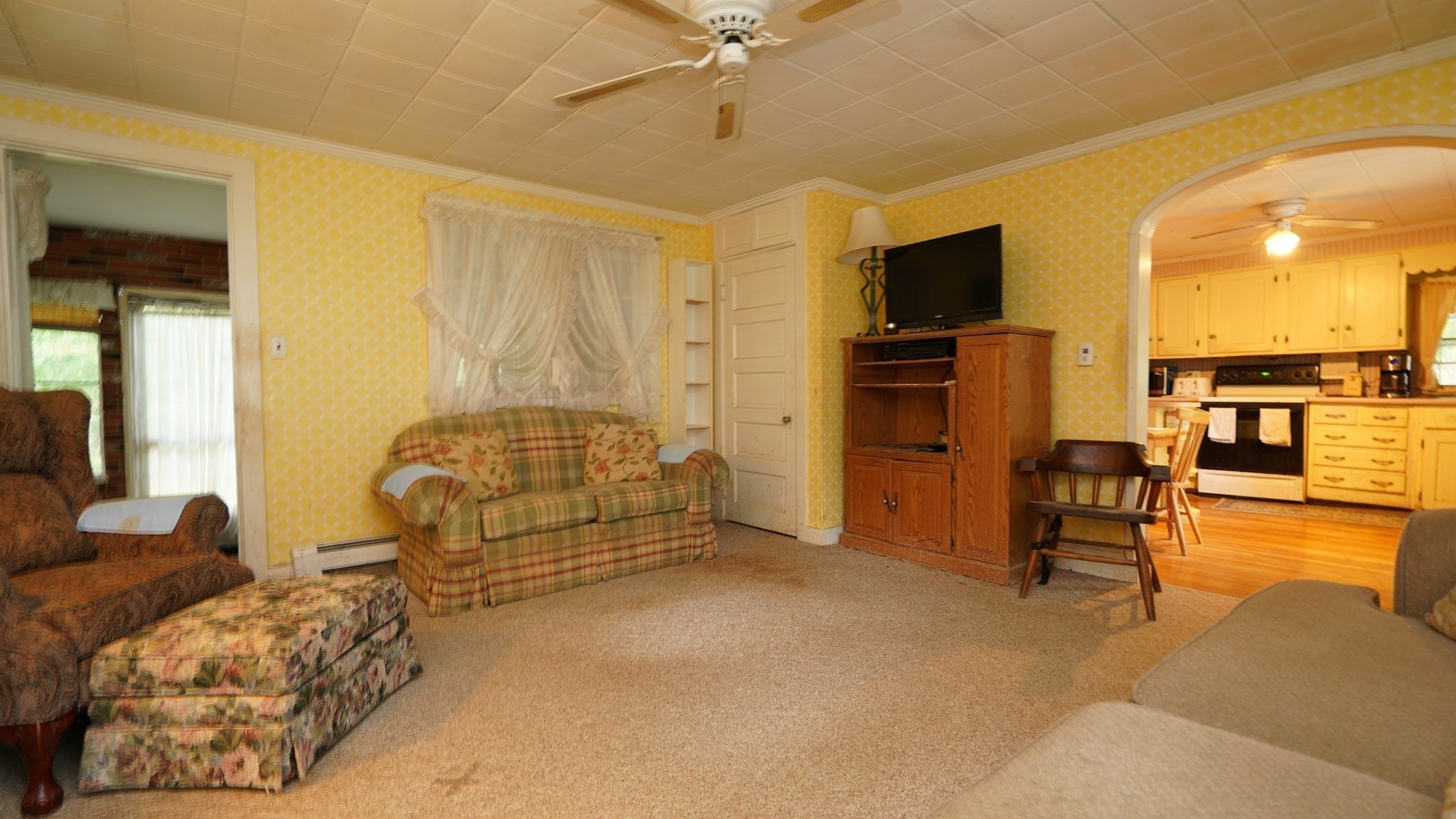 351 Towne St Property Photo 11