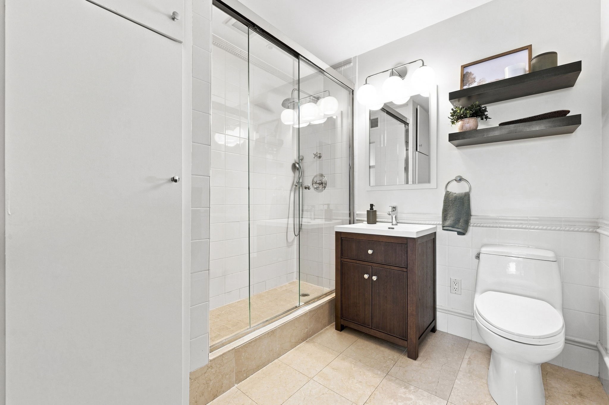 85 E India Row # 8a Property Photo 14