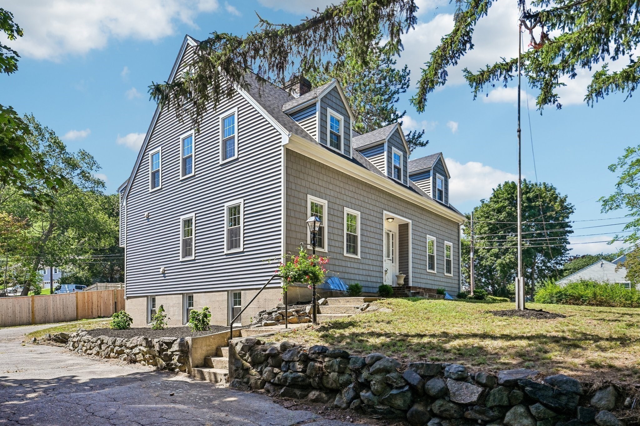 254 Russell St
