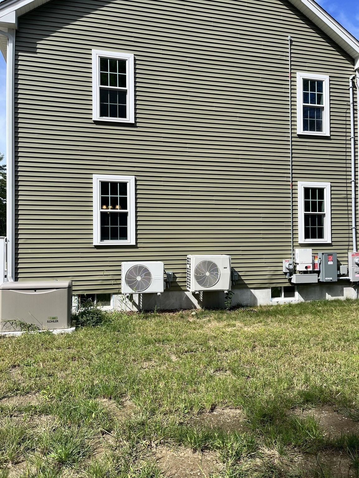 90 Howland Rd Property Photo 14
