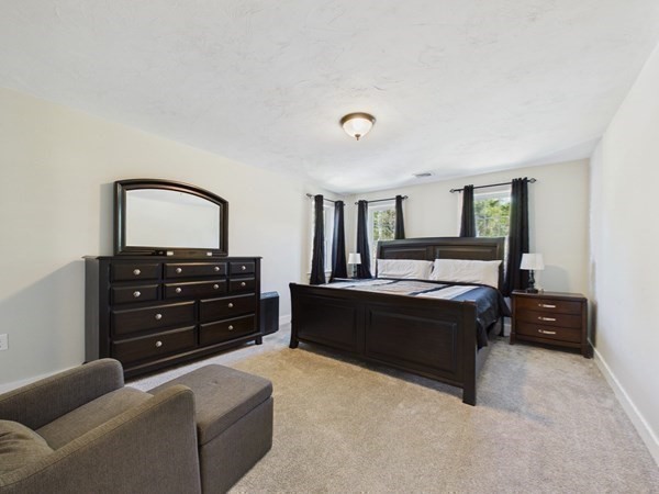 90 Howland Rd Property Photo 16