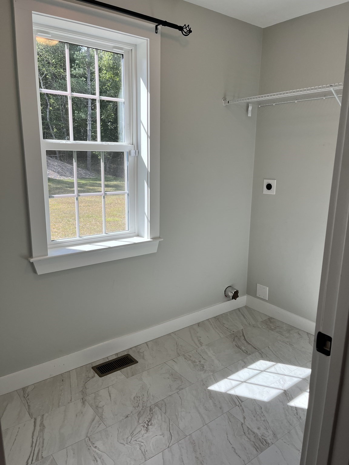 90 Howland Rd Property Photo 20