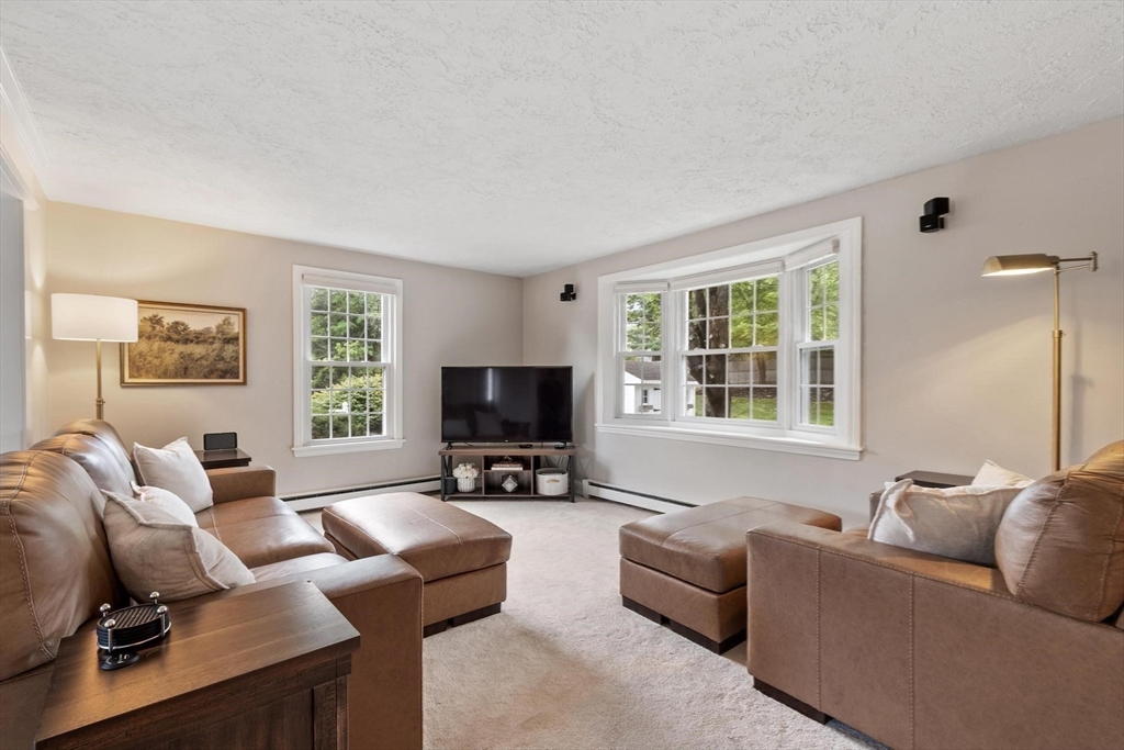 4 Lantern Lane Property Photo 18