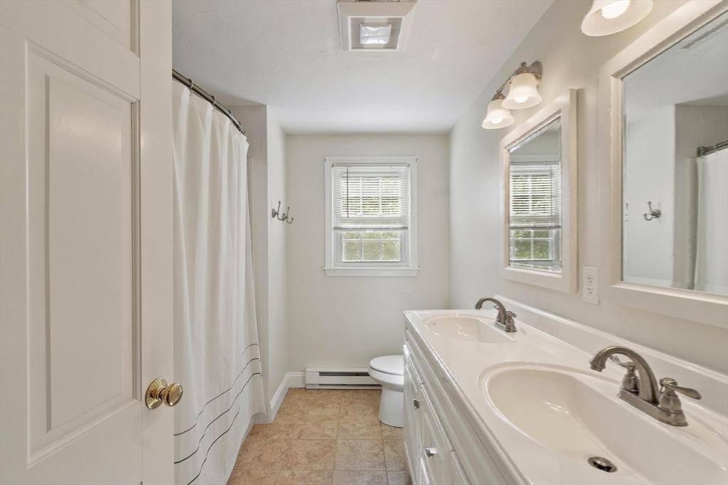 4 Lantern Lane Property Photo 34
