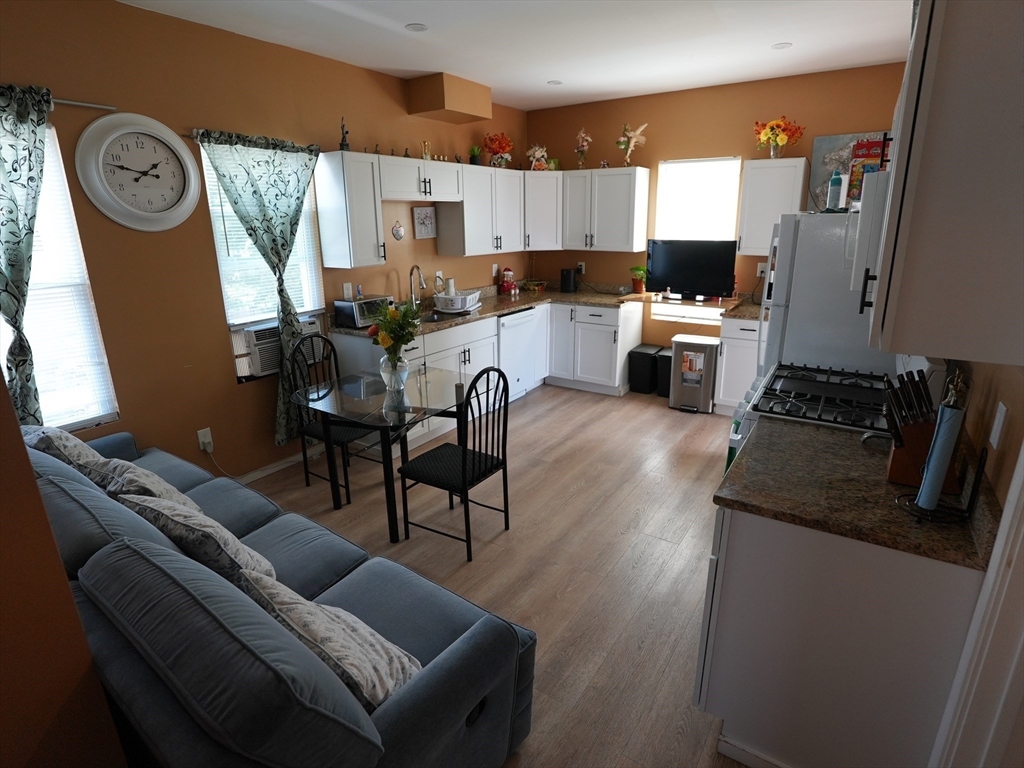 13 Belgrade St Property Photo 7